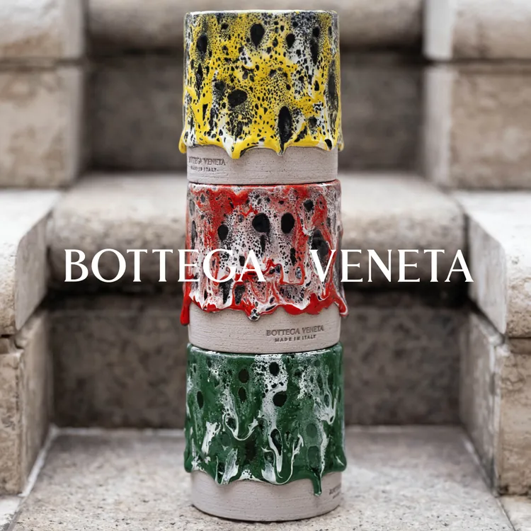 BOTTEGA VENETA全新居家蠟燭擁有義大利手工製作的彩色火山釉陶罐。品牌提供