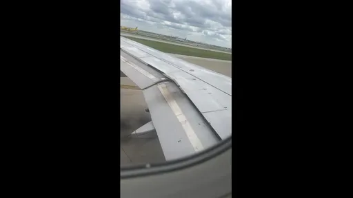 機翼突冒黑煙！起飛急喊卡　153人逃死劫