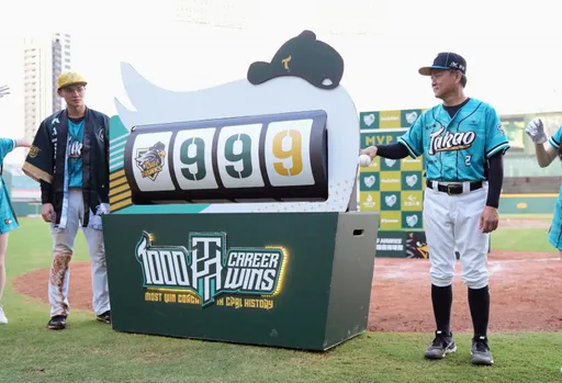 王柏融關鍵追平安助攻!洪一中執教生涯第1000勝聽牌