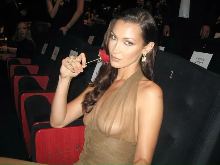 Bella Hadid身上的服裝超級火辣。翻攝bellahadid IG