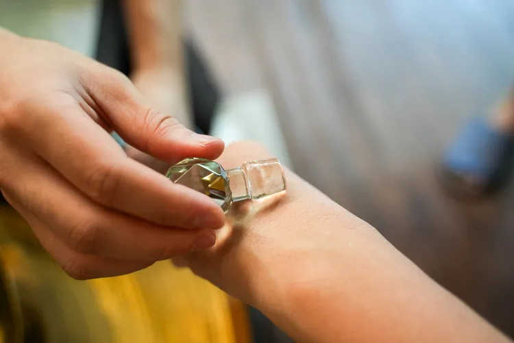 Divana Spa讓顧客在按摩前試聞精油，挑選心儀香味。田欣雲攝