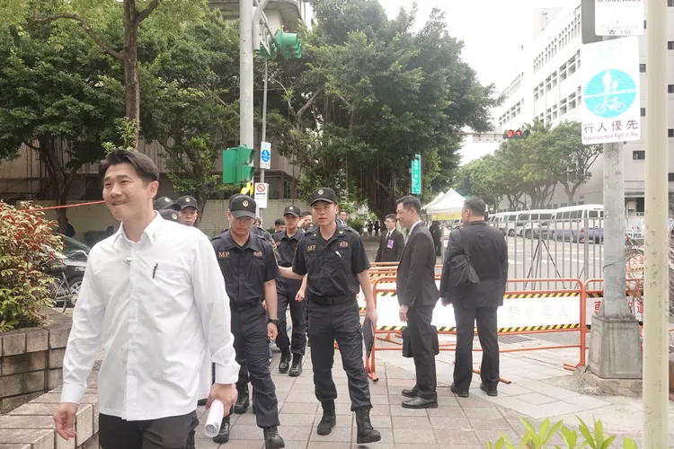 總統府周邊上千警力維安。江孟謙攝