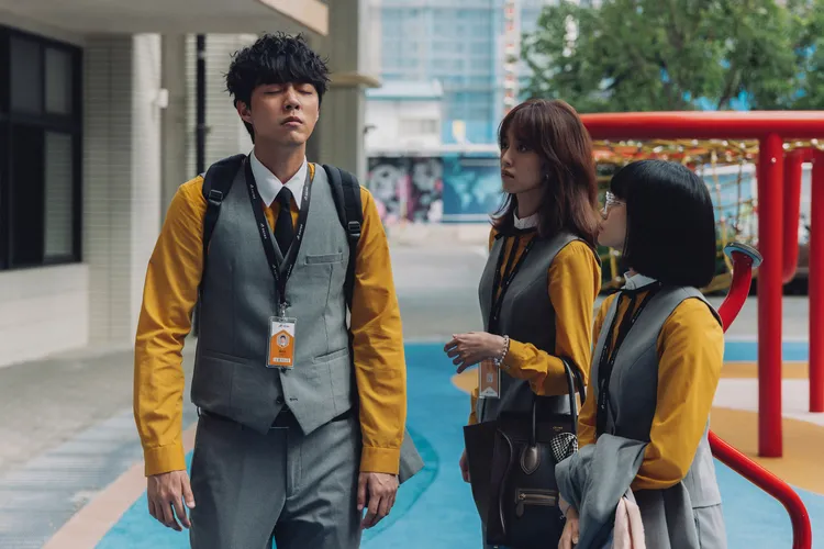 蔡凡熙（左）靠嗅覺聞出鬼的蹤跡。逆光電影提供