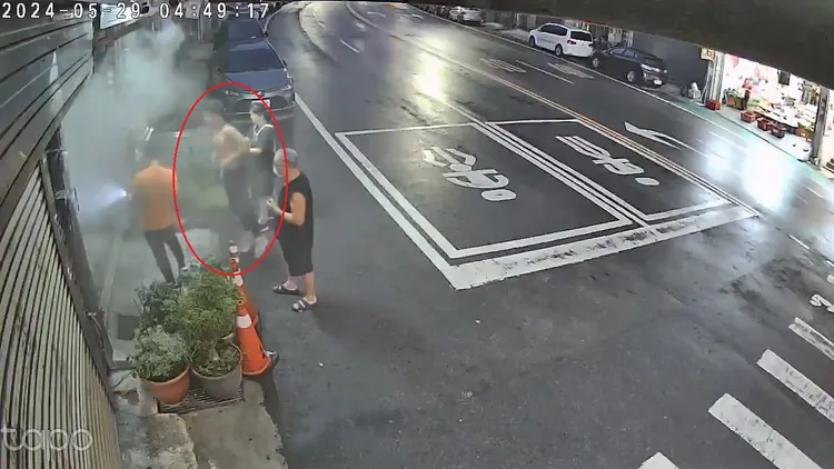 林雅各脫掉上衣打赤膊，衝進火場救人前還助跑了2下。「賴家鹽酥雞」提供