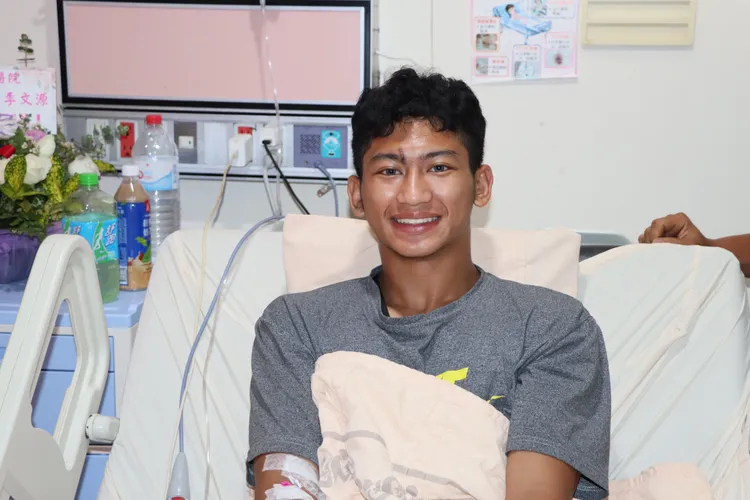 6度衝火場救人的苗栗興華高中二年級學生林雅各。縣府提供