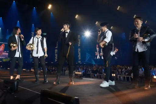 曾說夠強就不用表態效忠 苦苓道歉:我看高他們了