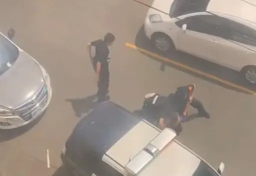 叫你不碰偏要碰！台中男這原因自稱車內藏刀　硬要自取遭壓制逮捕