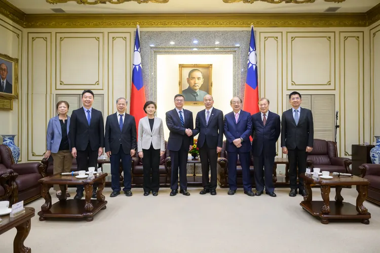 卓榮泰今率行政團隊赴立院拜會韓國瑜。韓國瑜辦公室提供