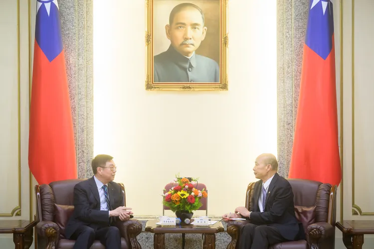 行政院並非提高兩院對立，而是在憲政體制下，尋求合理的尊重。韓國瑜辦公室提供