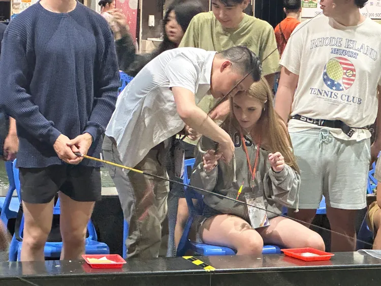 釣蝦場釣蝦。開南大學提供