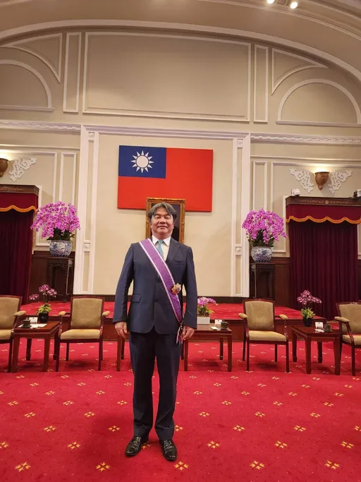 王必勝獲頒「三等景星勳章」發表「畢業感言」 下一步動向曝光