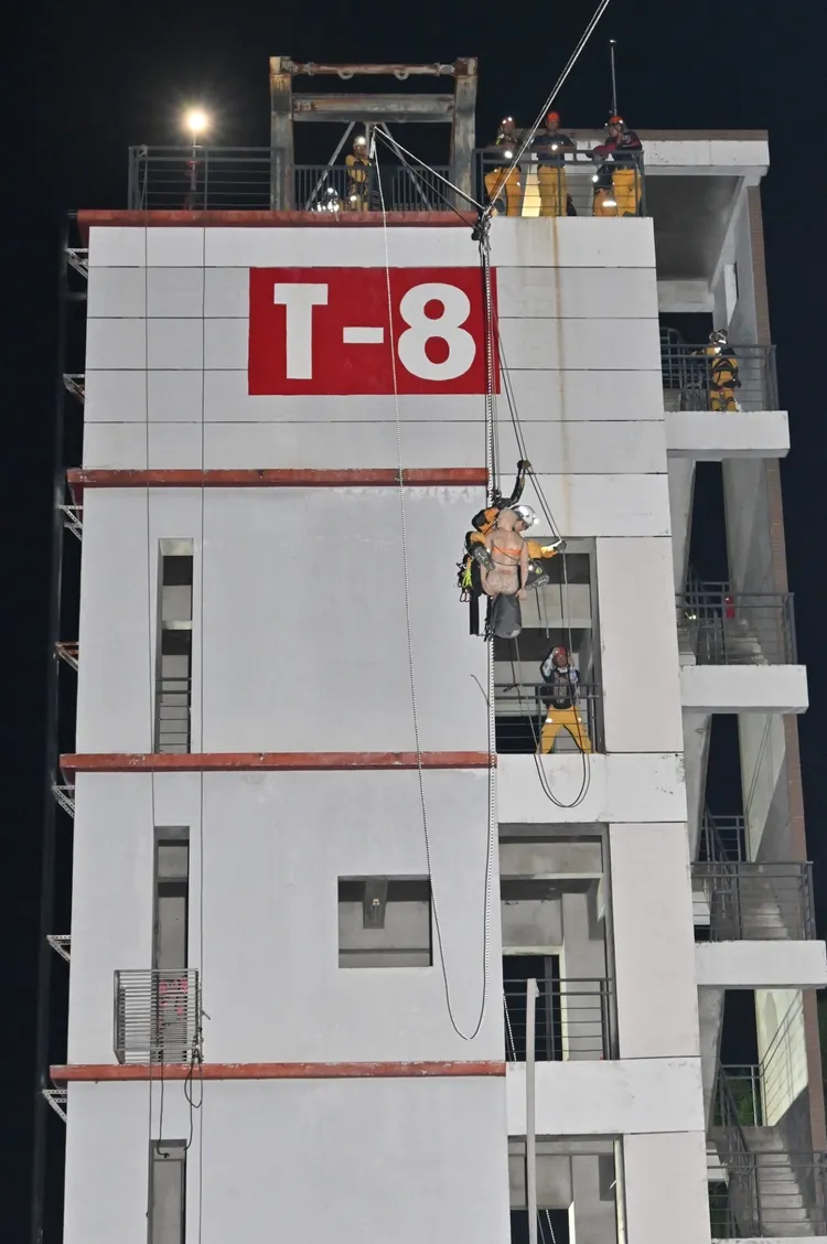 高雄特搜隊通過中型及重型認證特搜隊，成為全台唯一。翻攝畫面