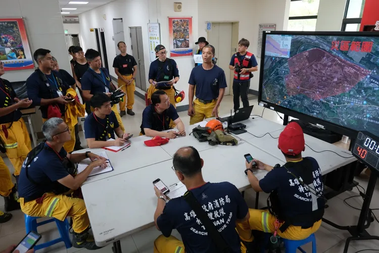 高雄特搜隊通過中型及重型認證特搜隊，成為全台唯一。翻攝畫面