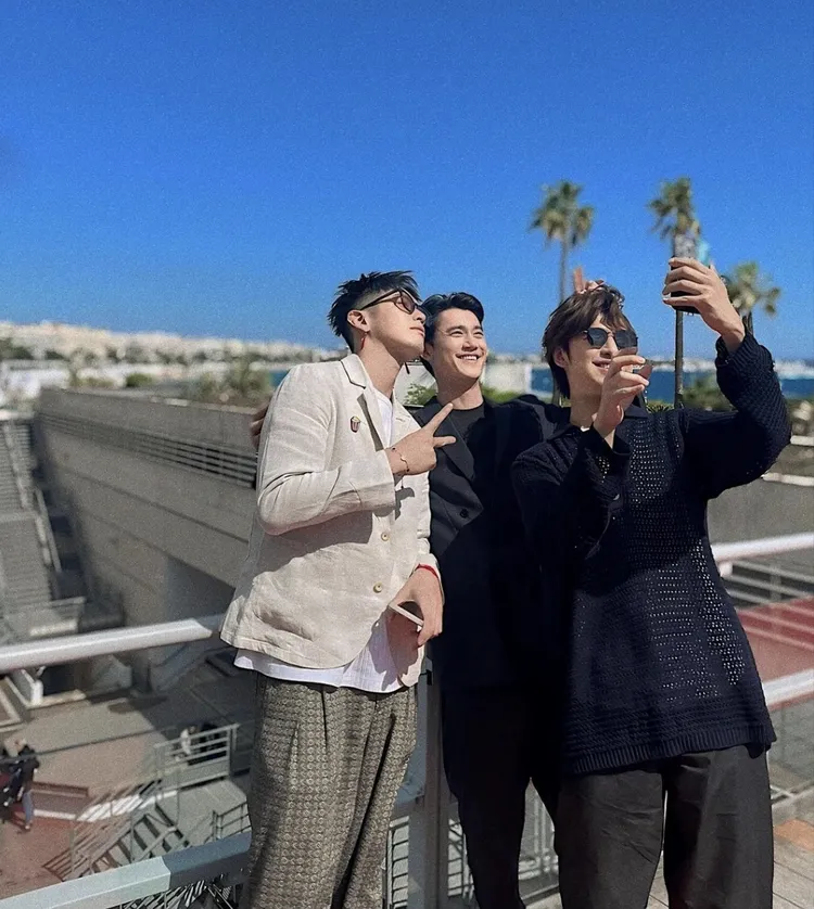 柯震東（左起）、吳慷仁、陳柏霖玩起自拍。翻攝柯震東IG