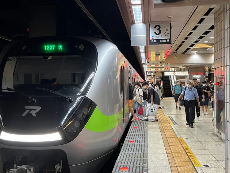 台鐵試算方案以台北到板橋區間車為例，未來可上調到20元。取自台鐵臉書