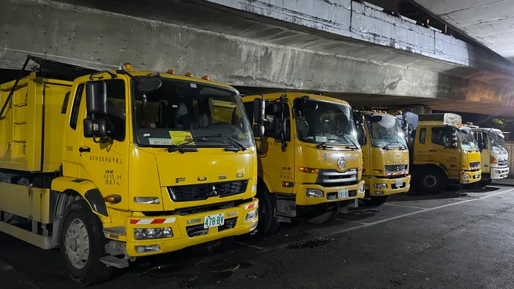 定時定點收運垃圾，可以兼顧民眾、清潔隊員安全。示意圖，記者林則澄攝