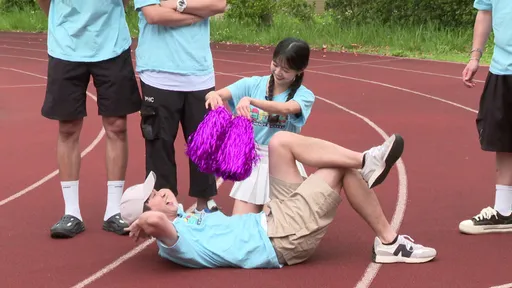 啦啦隊2女神來訪　江宏傑竟然躺下來