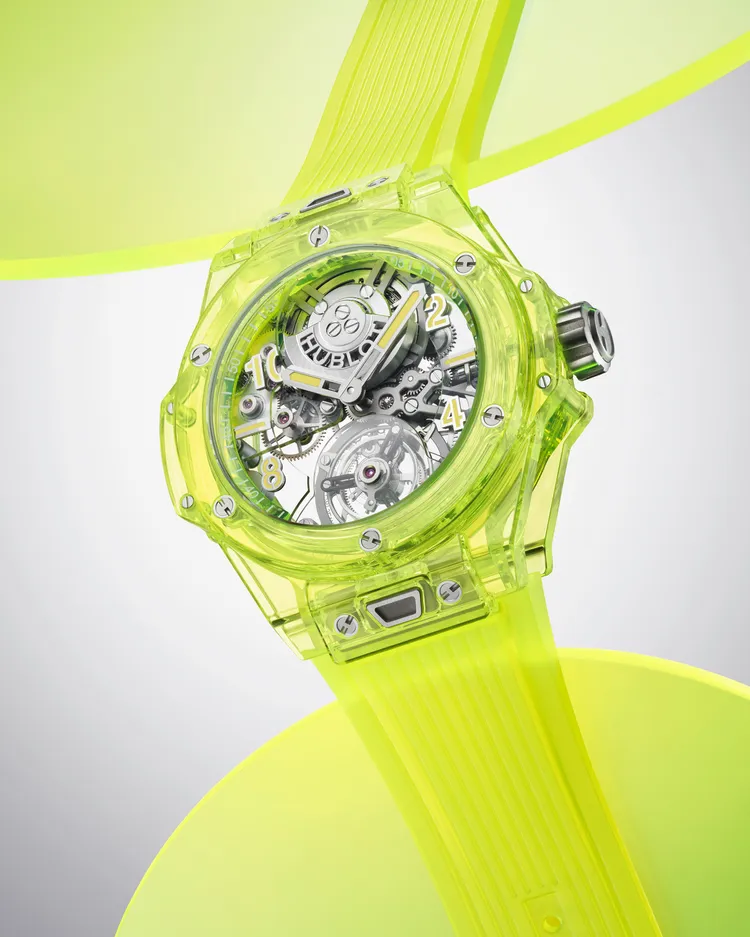 HUBLOT Big Bang陀飛輪螢光黃SAXEM腕錶，44mm，拋光及微噴殺螢光黃SAXEM錶殼，透明螢光黃立體橡膠錶帶，HUB6035自動上鍊陀飛輪機芯，動力儲存72小時，防水深度30米，全球限量50只，679萬元。品牌提供