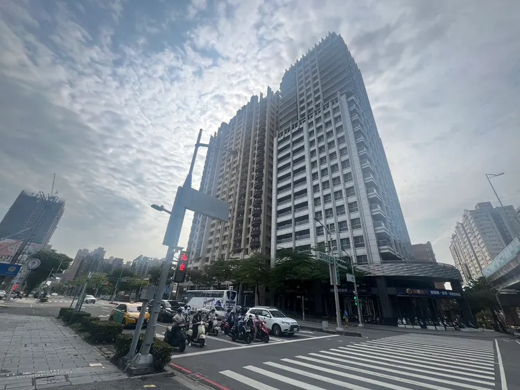 大中路沿線住宅因受到高架橋影響，房價相對周邊便宜！葉家銘攝