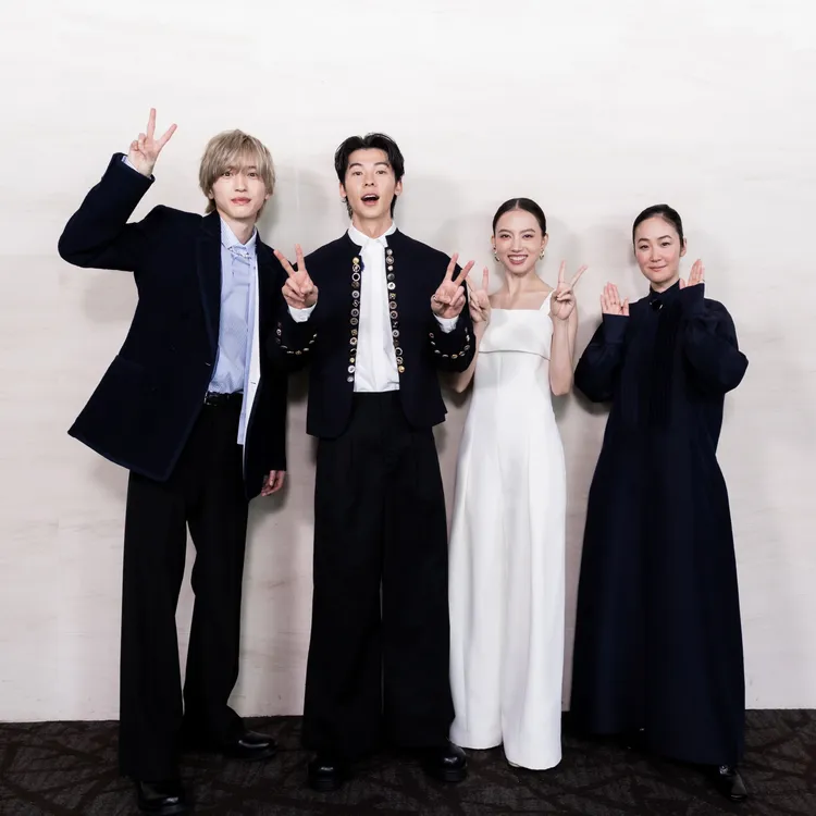 道枝駿佑（左起）希望來台旅遊，許光漢預約當他導遊。翻滾吧男孩電影有限公司提供