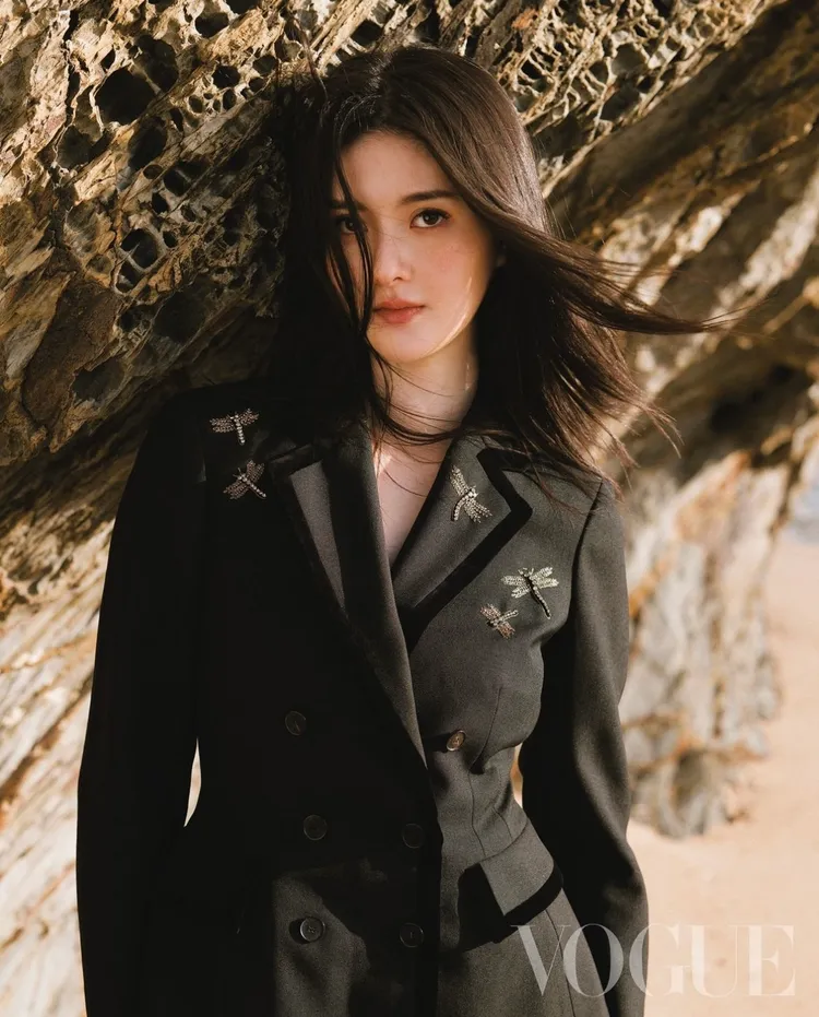 廖思惟拍攝《VOGUE》封面。翻攝《VOGUE》IG