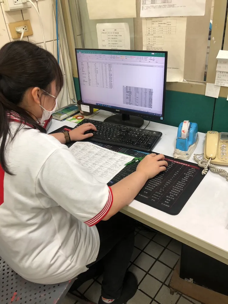 小慈透過職訓精進文書軟體處理能力，順利找到自己喜歡的工作。分署提供