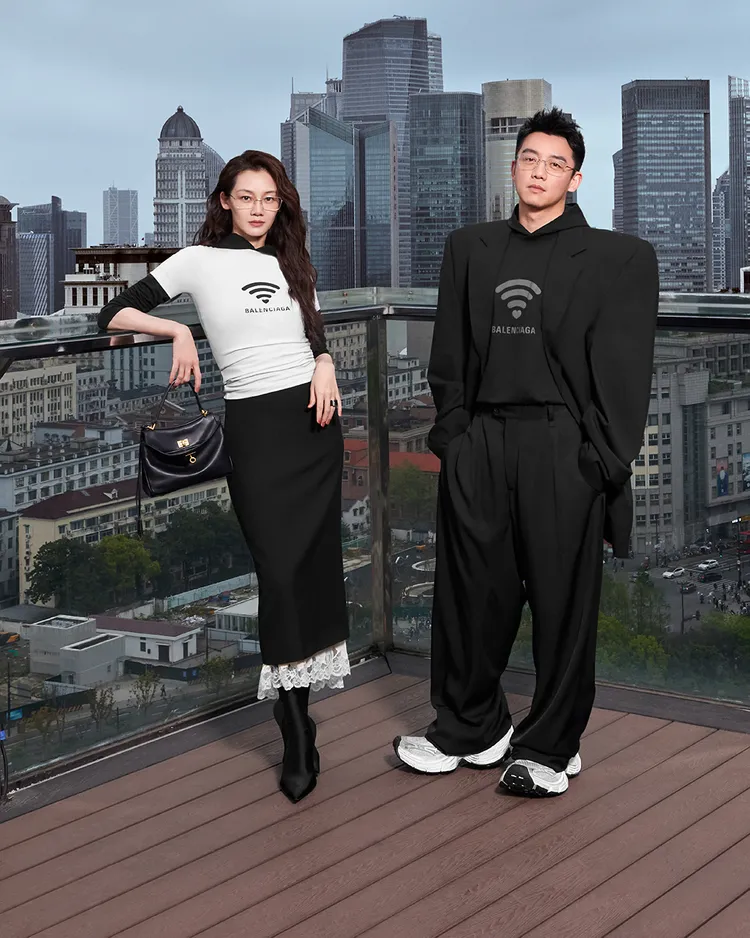 BALENCIAGA 520節日限定系列，帽T 3萬4400元。品牌提供