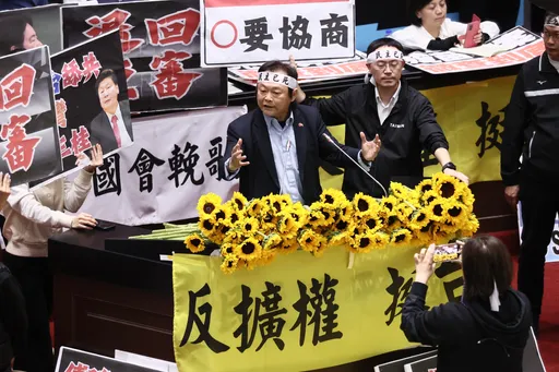 黃國昌又中槍！　王世堅狠嗆「超越馬英九的偽君子」