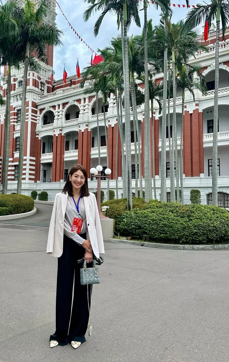 賈永婕在總統府前。賈永婕提供