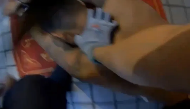 翁男遭到壓制。警方提供