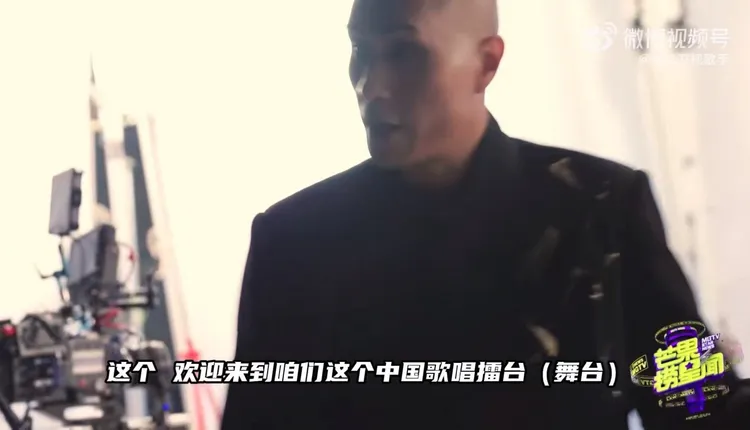 黃宣說「歡迎來到咱們這個中國頂級歌唱擂台」。翻攝湖南衛視《歌手》微博影片