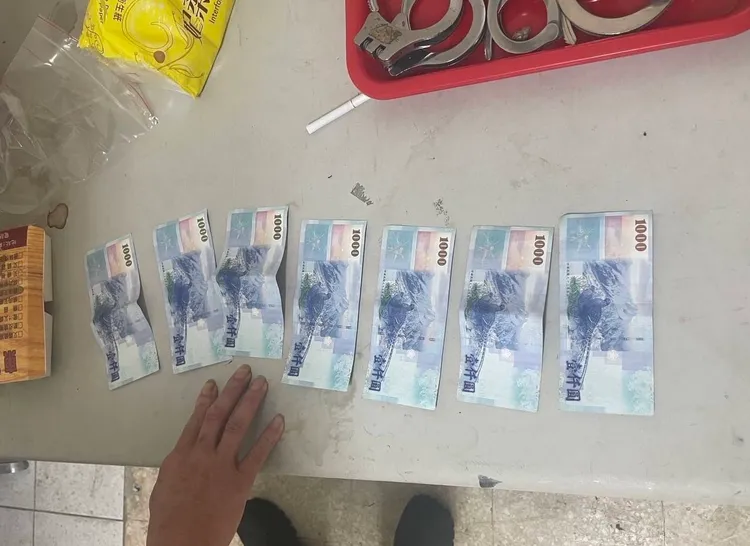 警方起出贓款。新湖警分局提供