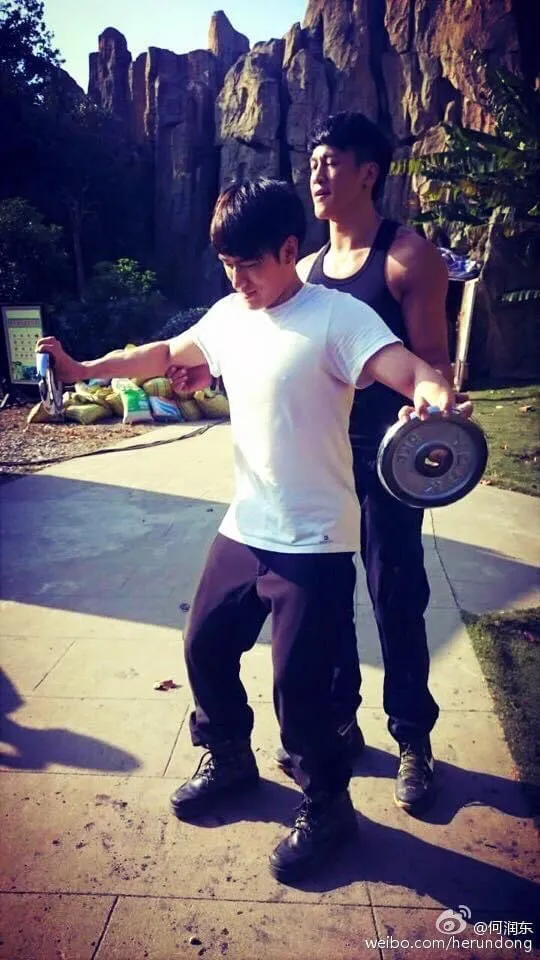 何潤東（右）一路以來對沈建宏照顧有加。翻攝何瀾東臉書