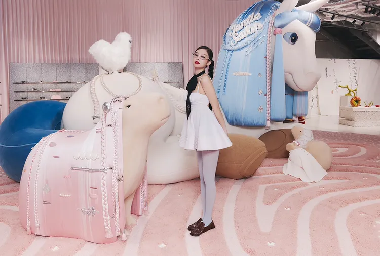 Jennie現身JENTLE SALON限時聯名快閃店。品牌提供