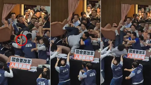 沈伯洋摔下2樓前「還被揮拳攻擊」 綠民代po影片痛批藍委