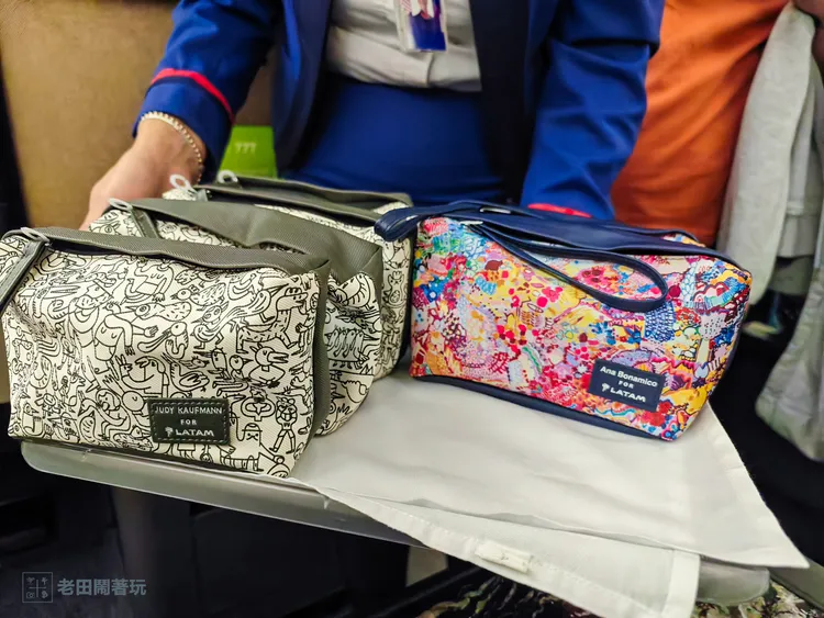 黑白款過夜包外觀是由西班牙籍插畫家Judy Kaufmann設計；另款色彩繽紛的過夜包外觀圖案，則出自阿根廷藝術家Ana Bonamico手筆。田欣雲攝