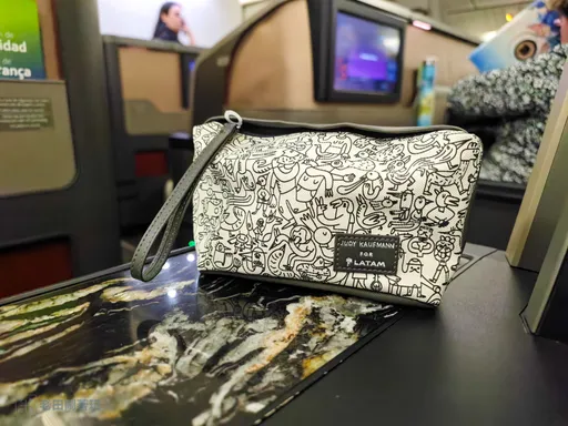 南美航空777-300ER商務艙開箱!過夜包非名牌卻更有意義