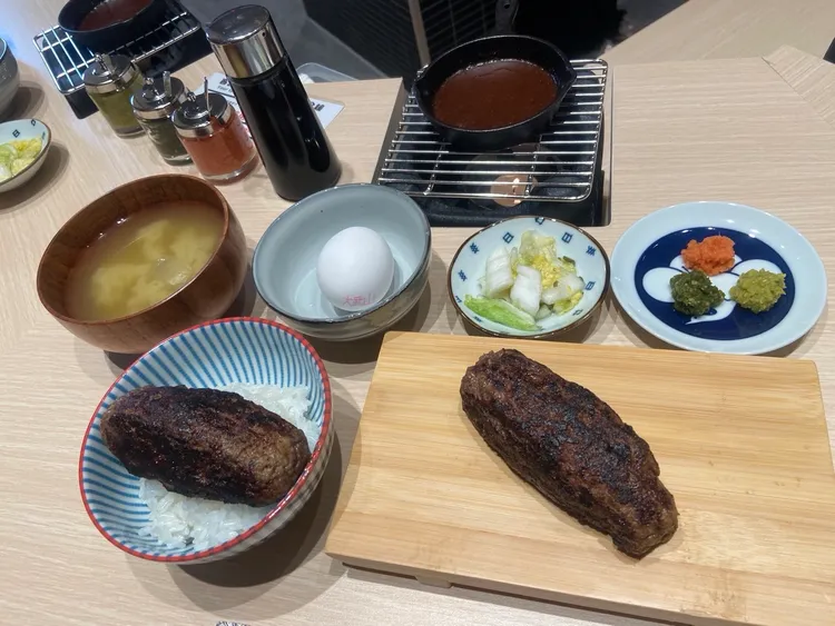 5/20起提供的和牛漢堡排定食560元。陳揚盛攝