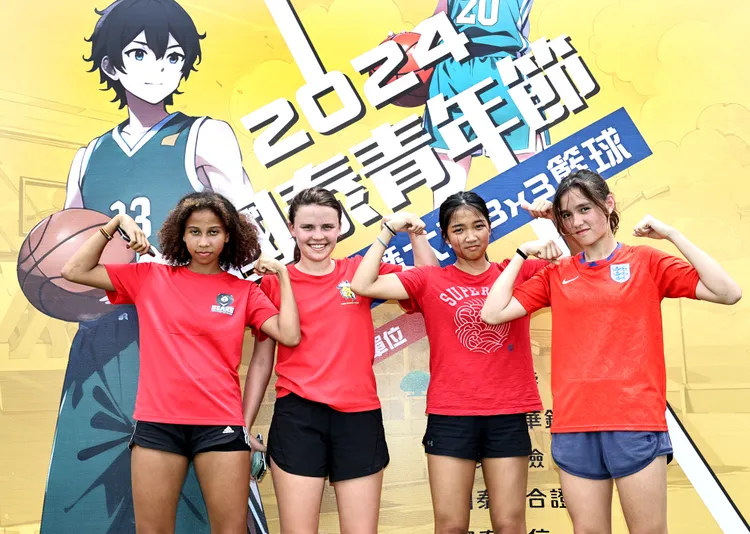 台北歐洲學校組成跨國團隊，吸引不少現場目光。