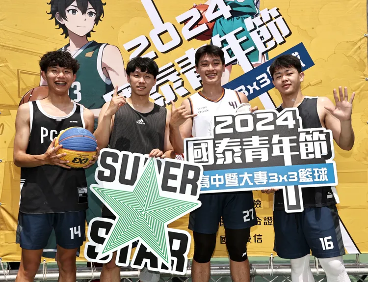 文化大學四年級生組「反詐聯盟」隊，在場上展現絕佳默契。