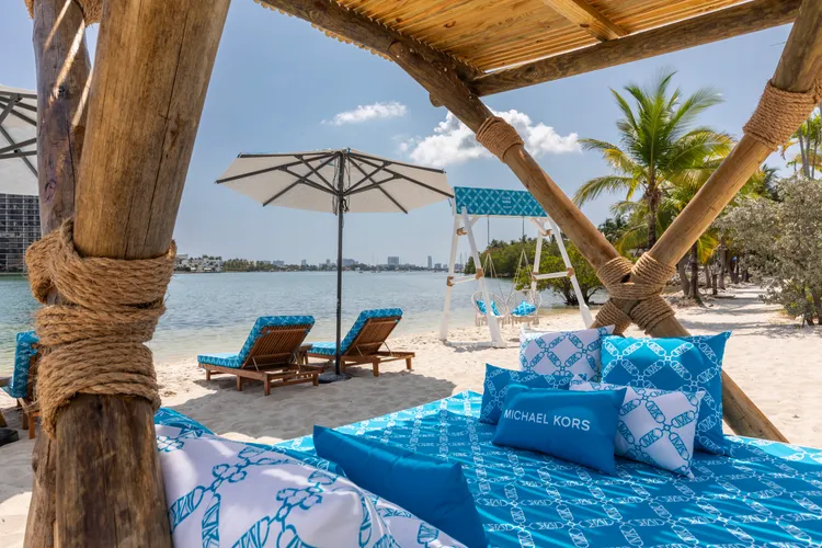 Michael Kors在私人海灘旁舉辦派對。品牌提供