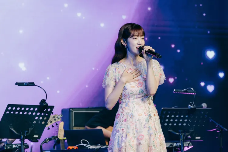 朴信惠日前睽違7年來台，在Clapper Studio舉行見面會，也頂著減齡的劉海造型。D-SHOW提供