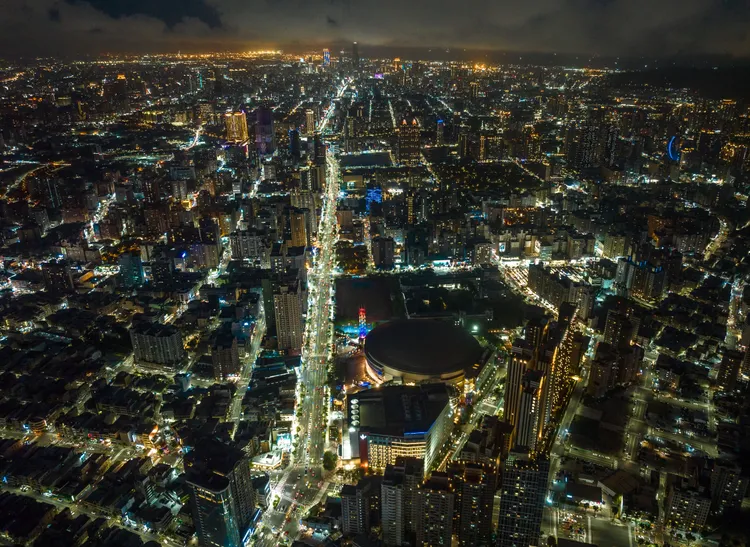 博愛路將串聯漢神巨蛋與大順百貨商圈，區段屬高雄核心蛋黃區。城揚建設集團提供