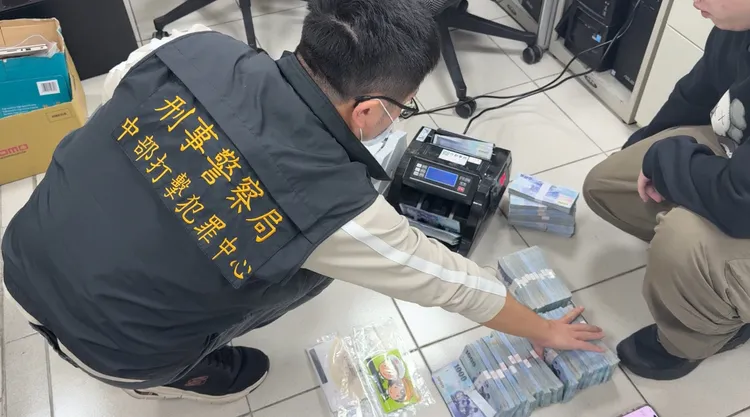 專案小組查扣清點贓證物。民眾提供