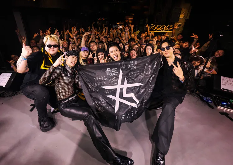 TRASH與歌迷大合照。華納音樂提供