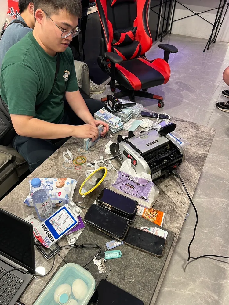 警方順利查獲2名嫌犯並起出贓證物，強調偵辦行動未因林姓小隊長曾在現場受到影響。警方提供