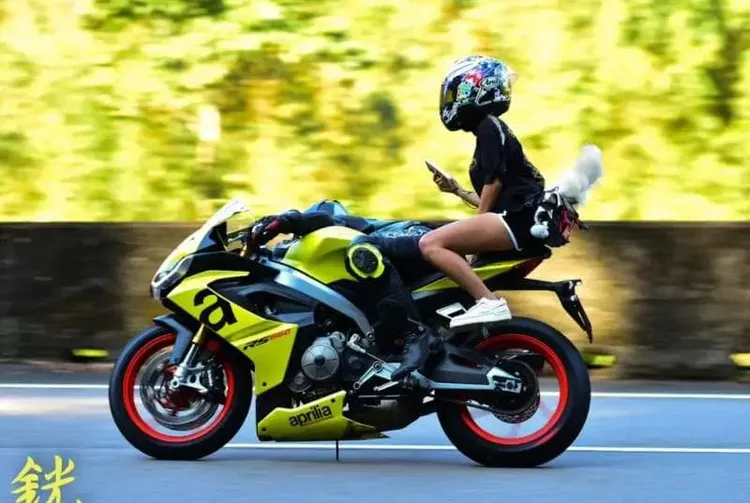 交通部認為，現階段社會各界對於開放大型重機行駛高速公路尚無共識。資料照，翻攝自臉書