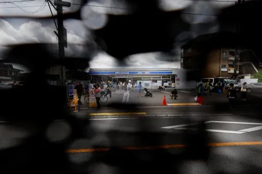 陸客的逆襲!黑幕擋富士山不給拍 大玩「戳戳樂」拆招