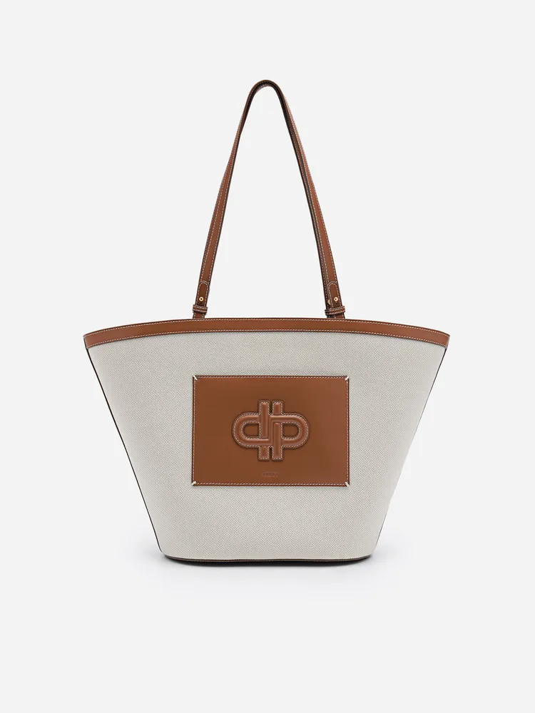 ICON帆布水桶包，4990元。品牌提供