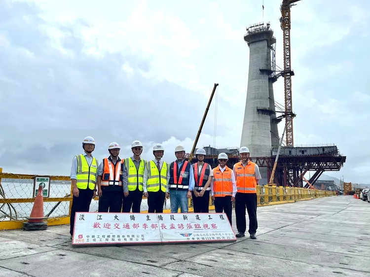 淡江大橋成為新任交通部長李孟諺上任後首個視察行程。公路局